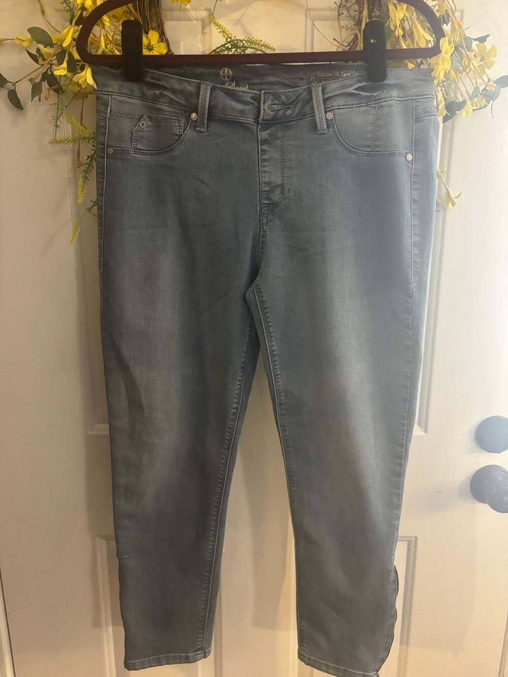 Hot In Hollywood Robertson Side Zipped Crop Size L Pull On Jeans